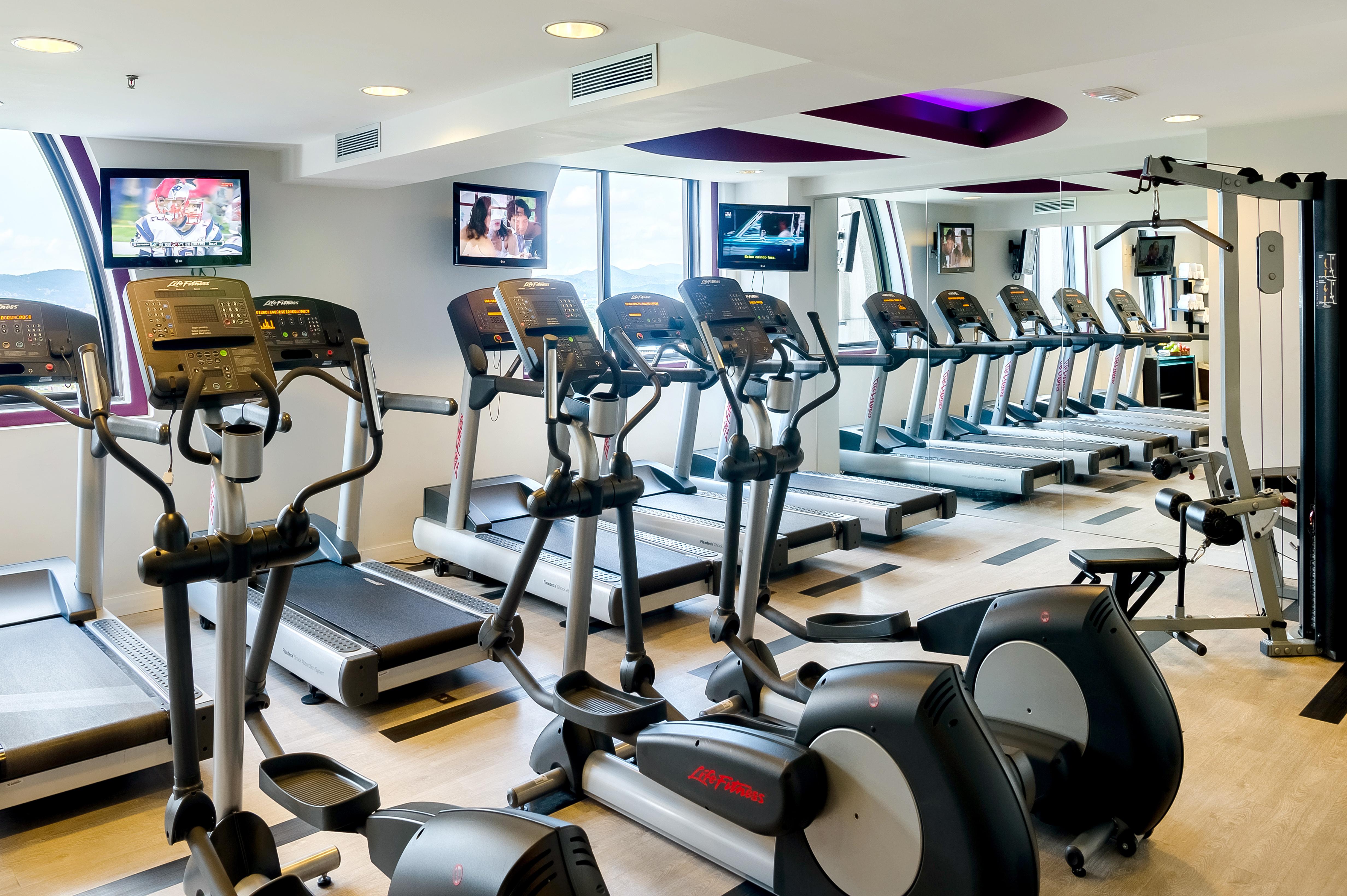 Pullman Sao Paulo Guarulhos Airport Hotell Exteriör bild A typical Virgin Active gym