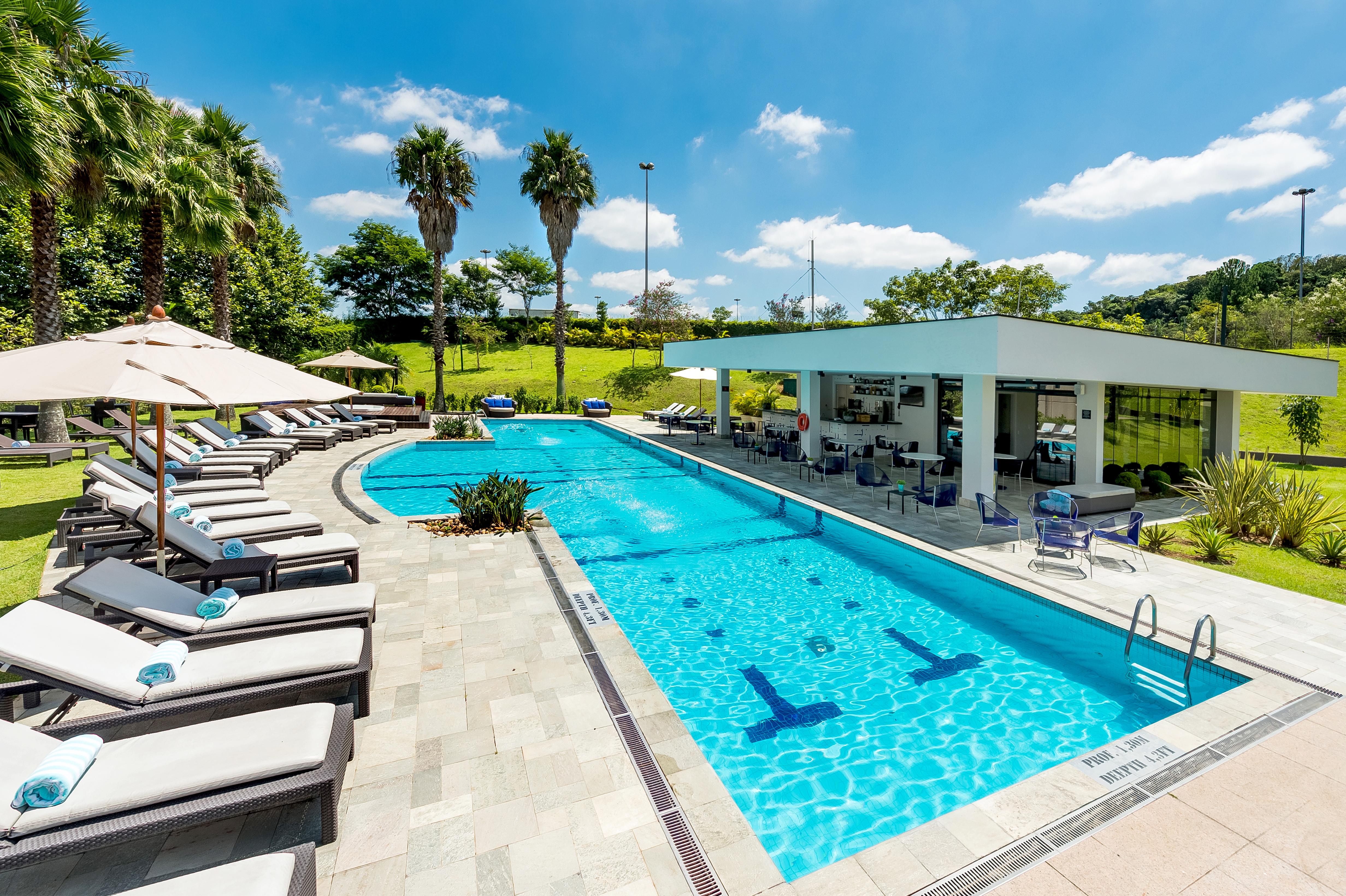 Pullman Sao Paulo Guarulhos Airport Hotell Exteriör bild The swimming pool at the hotel